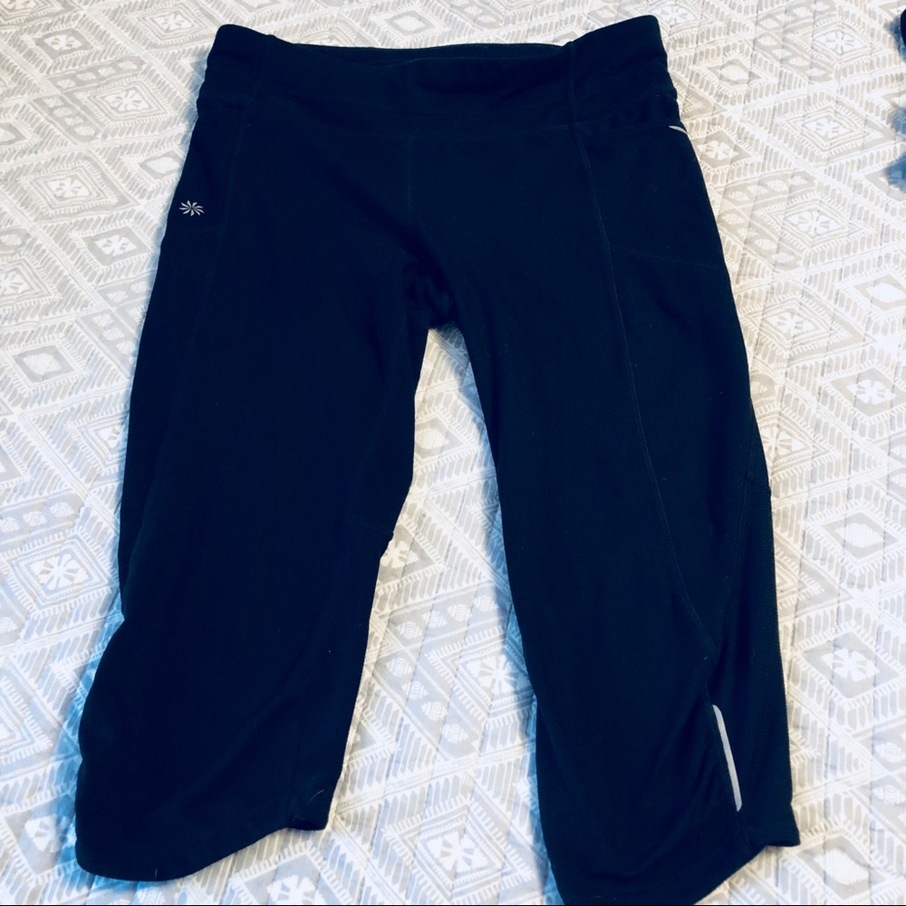 Athleta Capri or Crop Pants M Black